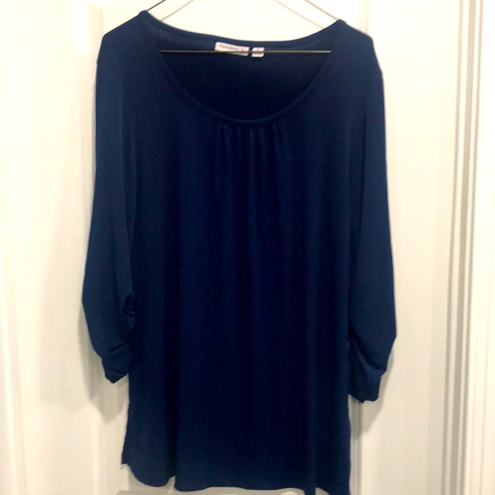 Susan Graver size M Navy scoop neck with gathers at neckline and sleeves NWOT